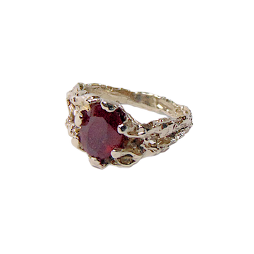 Pierścionek z białego złota Sploty Gałązek z rubinem