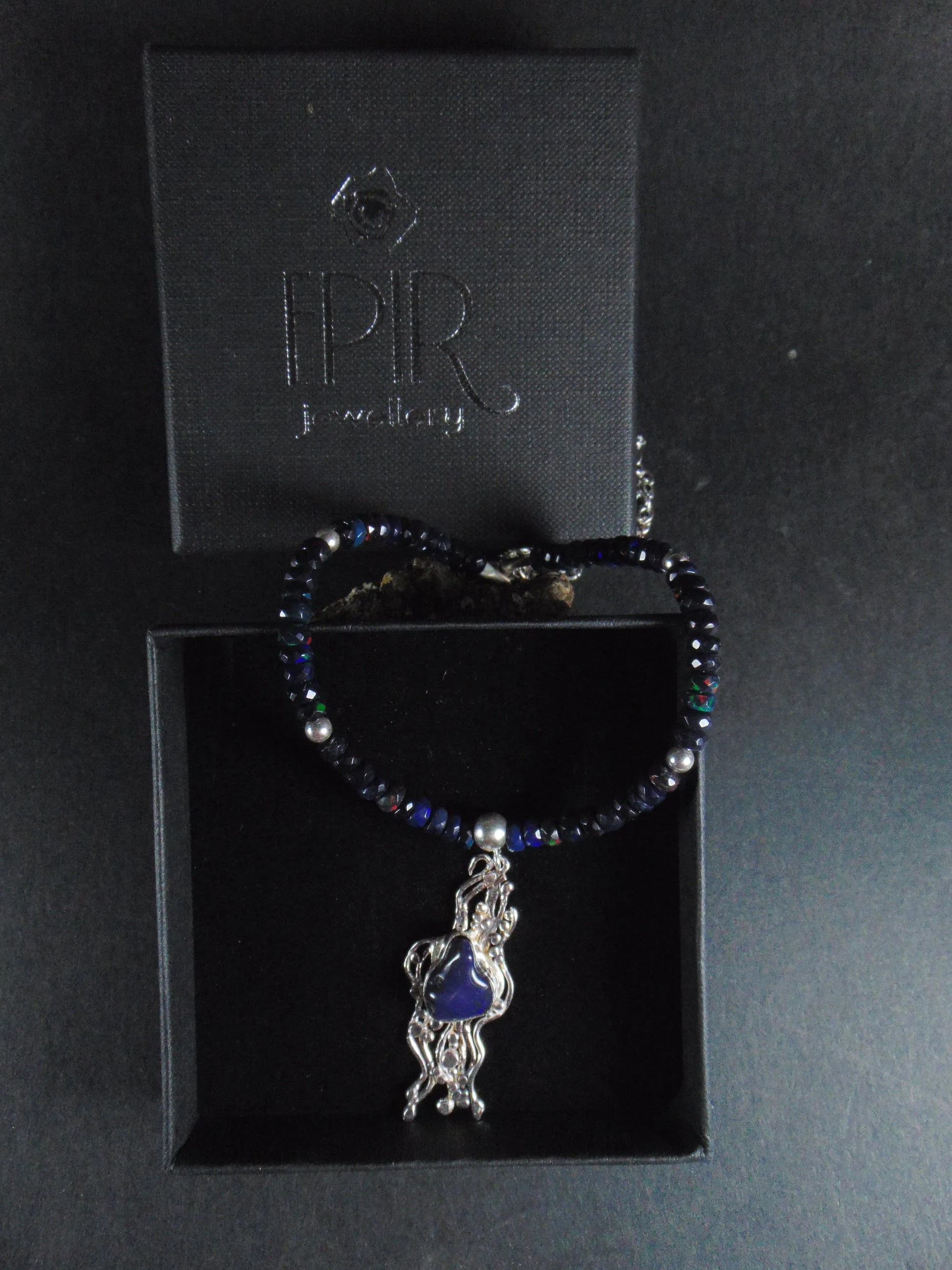 Naszyjnik z czarnych opali z granatowym opalem - EPIR Art Jewellery&Gemstone