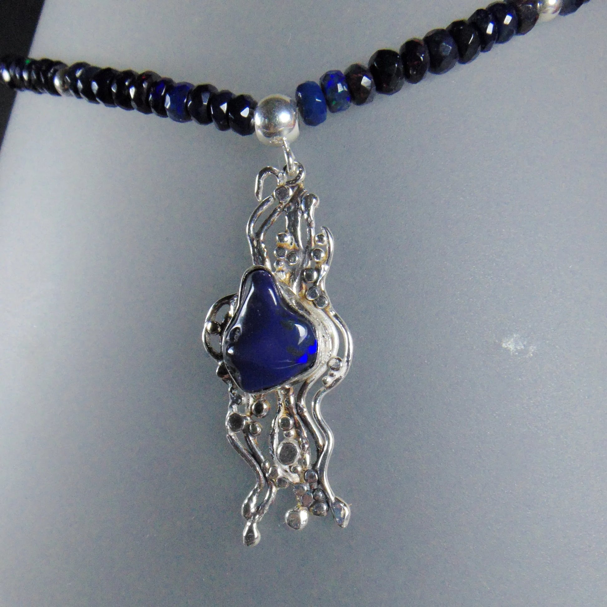 Naszyjnik z czarnych opali z granatowym opalem - EPIR Art Jewellery&Gemstone