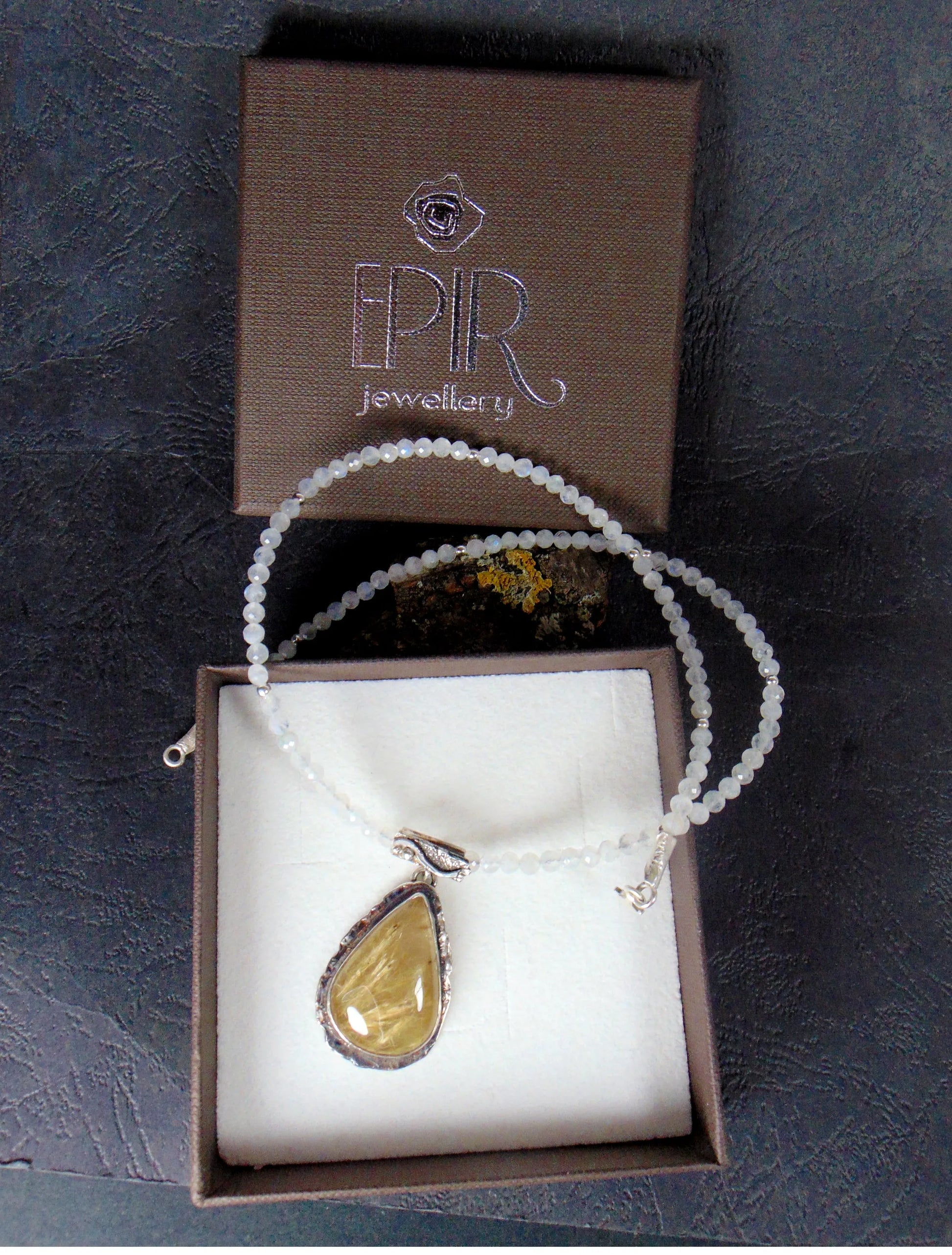 Naszyjnik z kamieni księżycowych z kwarcem rutylowym - EPIR Art Jewellery&Gemstone