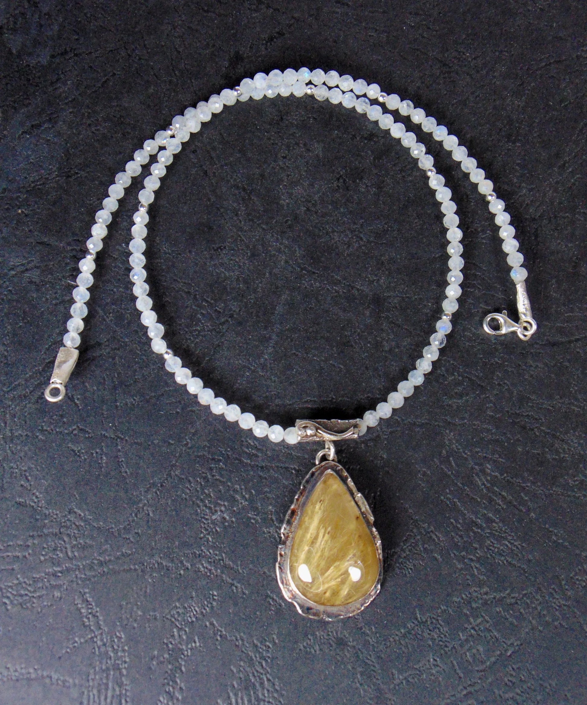 Naszyjnik z kamieni księżycowych z kwarcem rutylowym - EPIR Art Jewellery&Gemstone