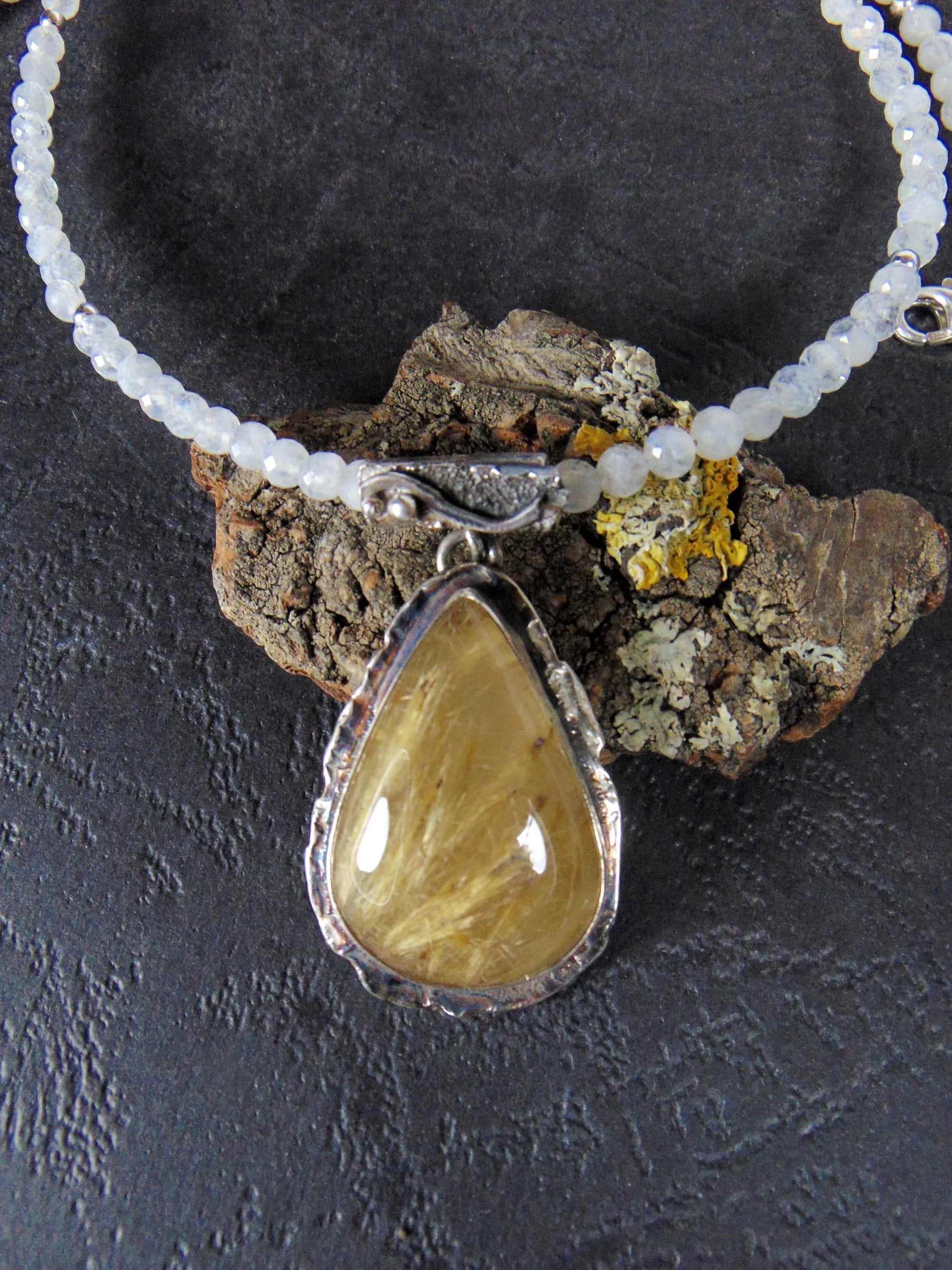 Naszyjnik z kamieni księżycowych z kwarcem rutylowym - EPIR Art Jewellery&Gemstone