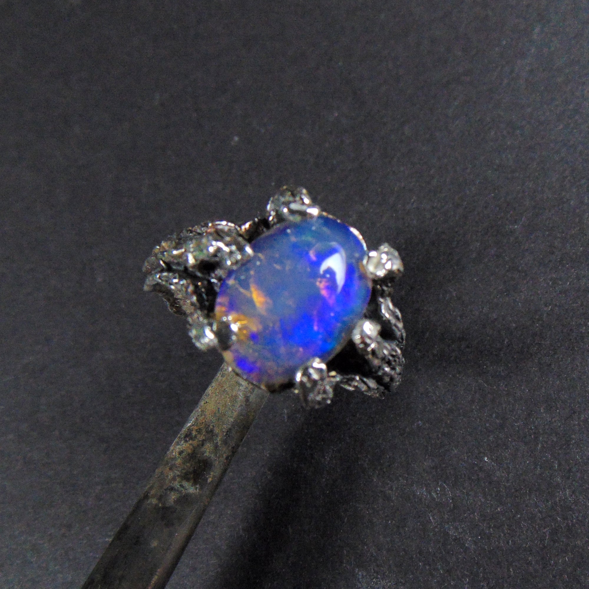 Pierścionek" Gałązki" z niebieskim opalem - EPIR Art Jewellery&Gemstone