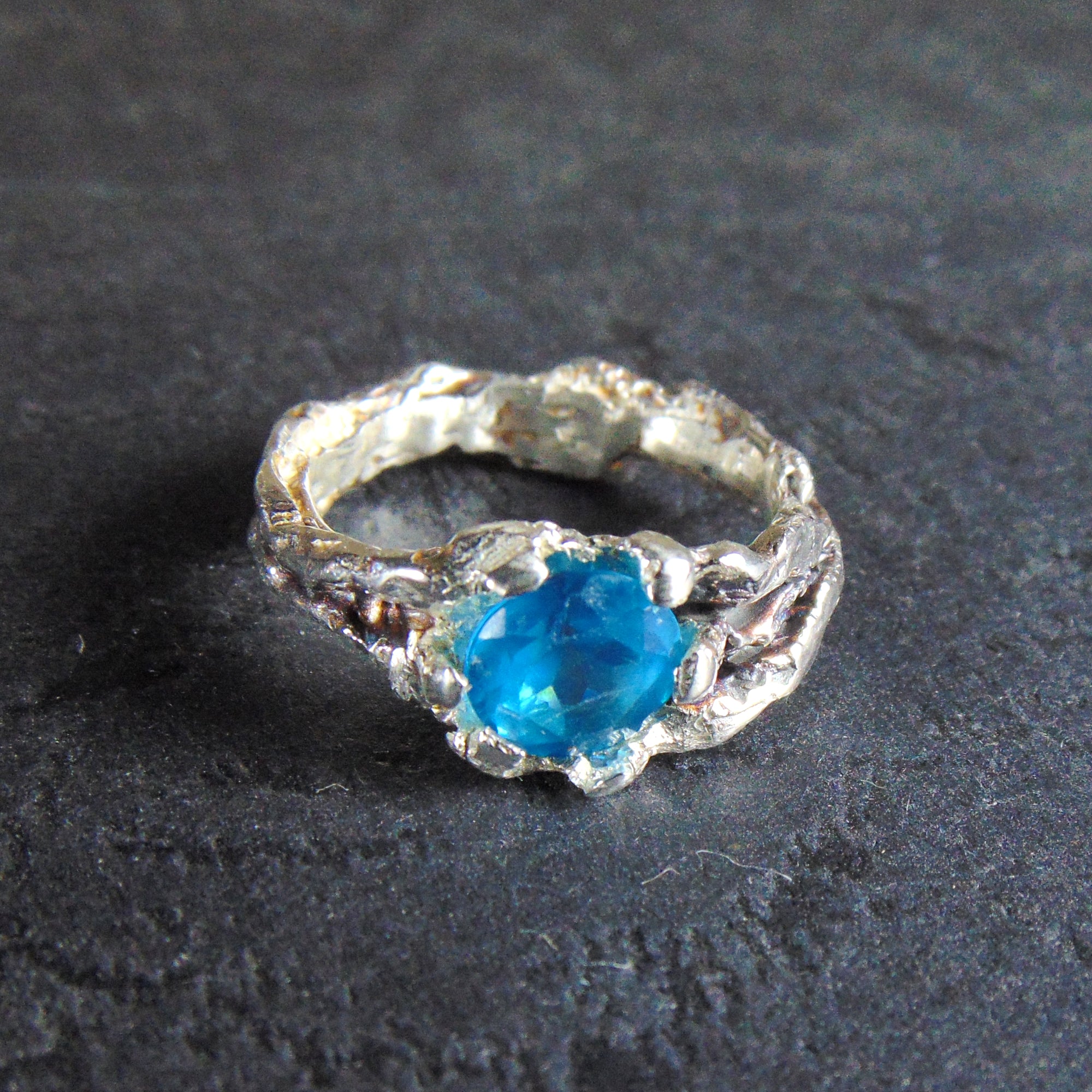 Pierścionek " Gałązki" z topazem Swiss Blue - EPIR Art Jewellery&Gemstone