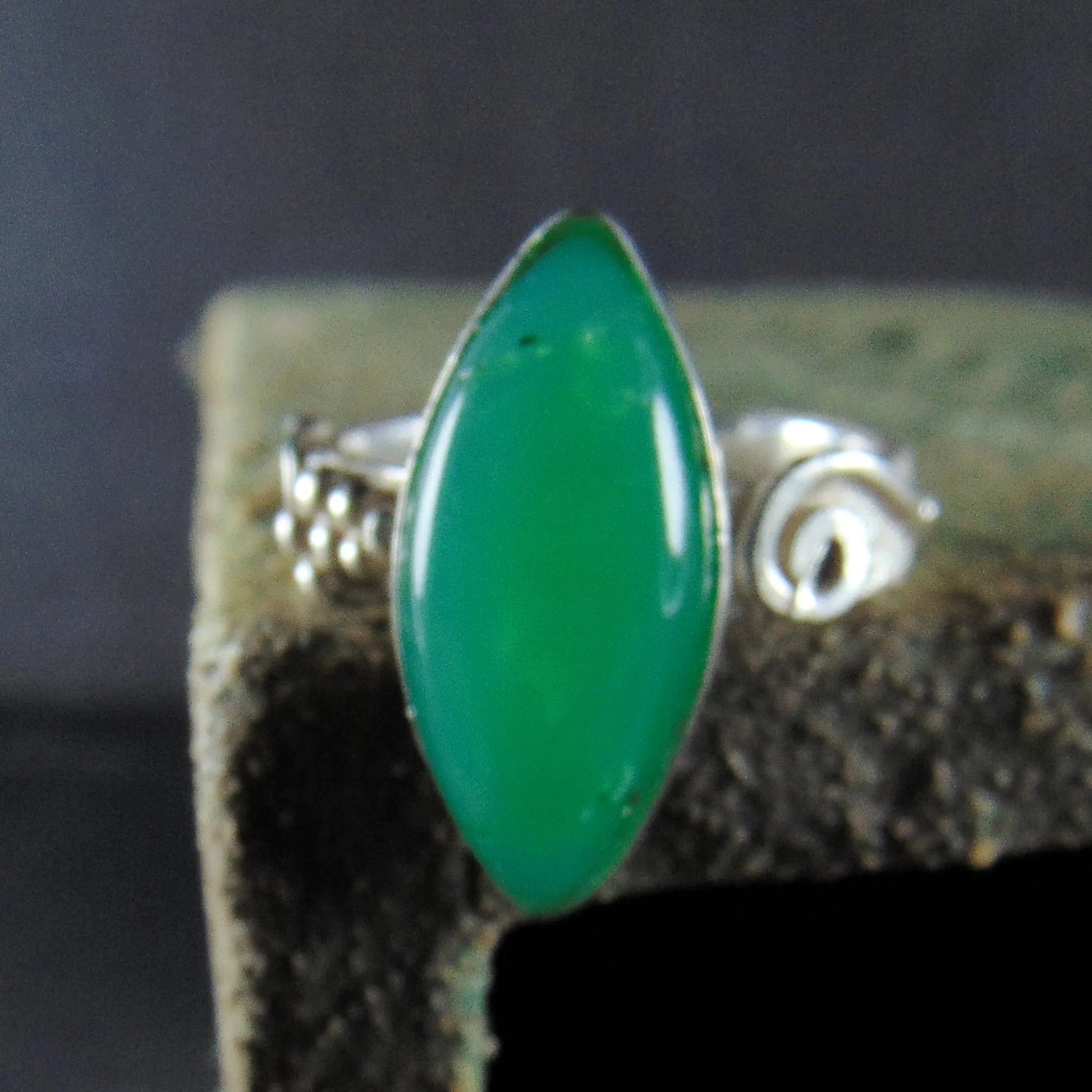 Pierścionek secesyjny z chryzoprazem - EPIR Art Jewellery&Gemstone