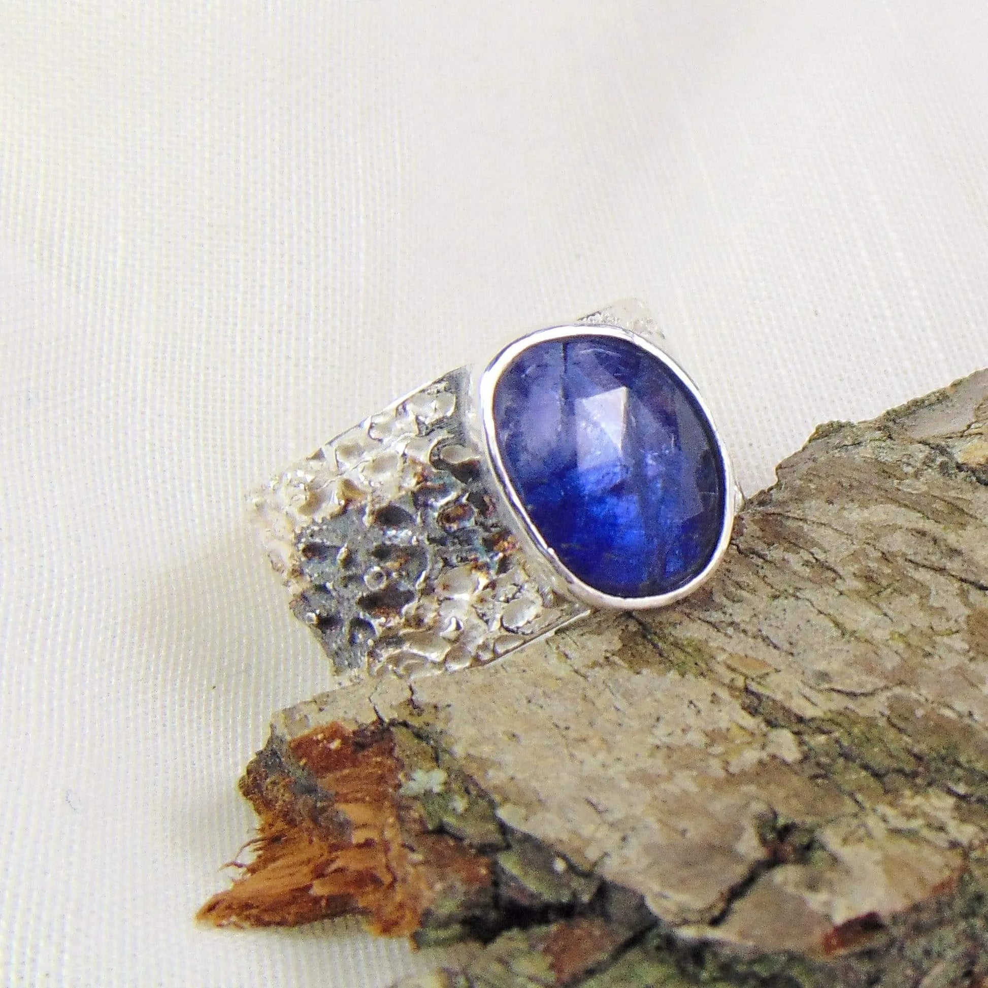 Pierścionek srebrny z fasetowanym tanzanitem - EPIR Art Jewellery&Gemstone