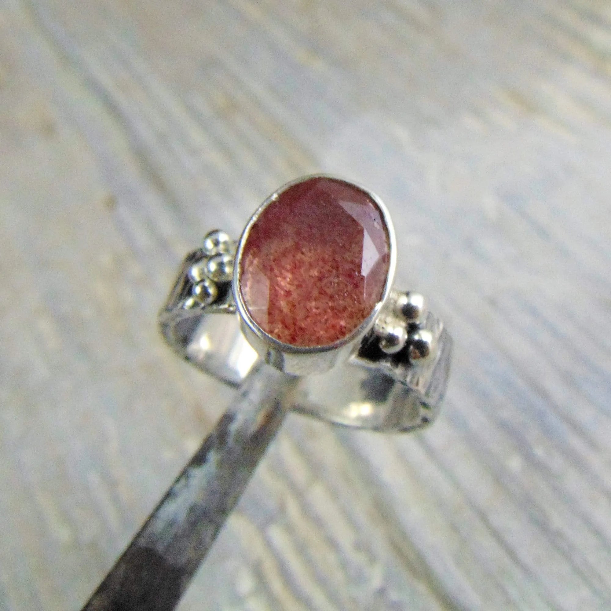 Pierścionek srebrny z kwarcem truskawkowym - EPIR Art Jewellery&Gemstone