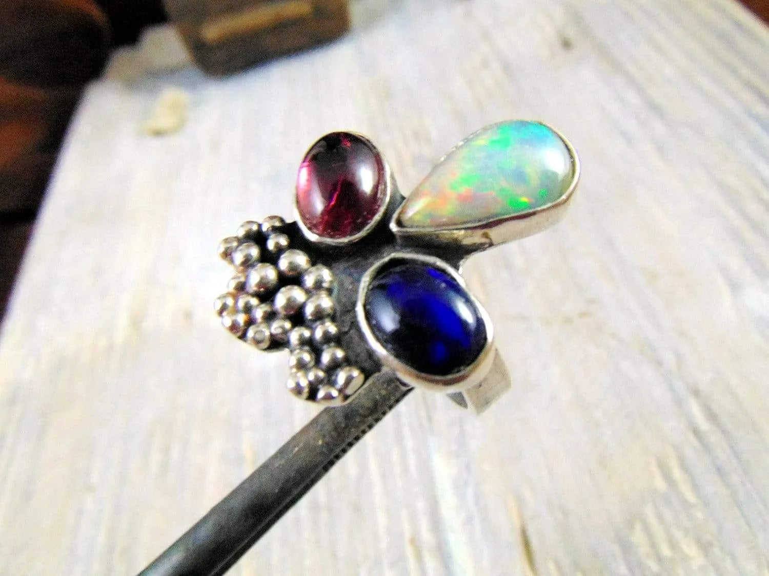 Pierścionek Srebrny z Opalami Etiopskimi i Turmalinem, Regulowany Pierścień Art Deco - EPIR Art Jewellery&Gemstone