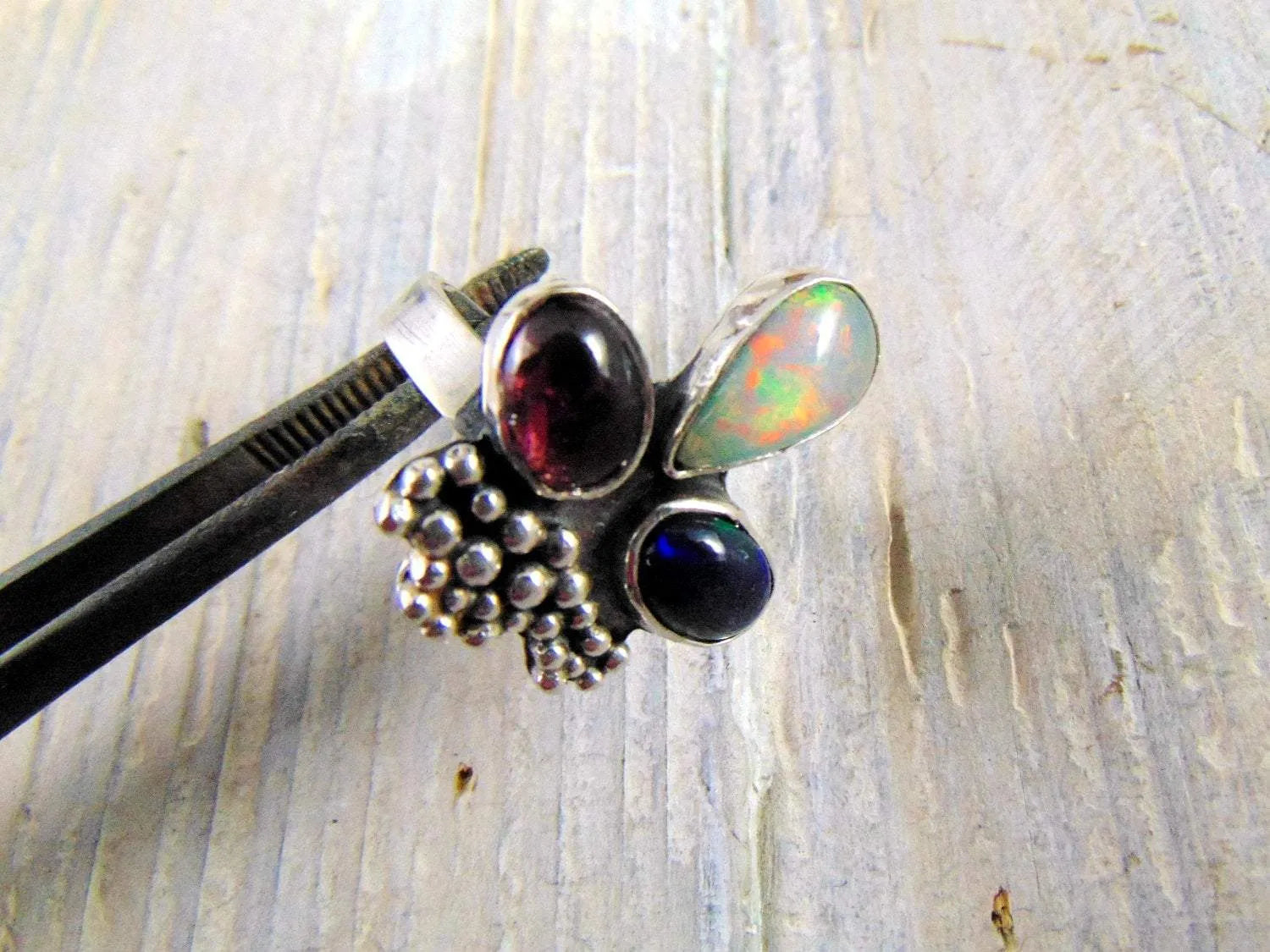 Pierścionek Srebrny z Opalami Etiopskimi i Turmalinem, Regulowany Pierścień Art Deco - EPIR Art Jewellery&Gemstone