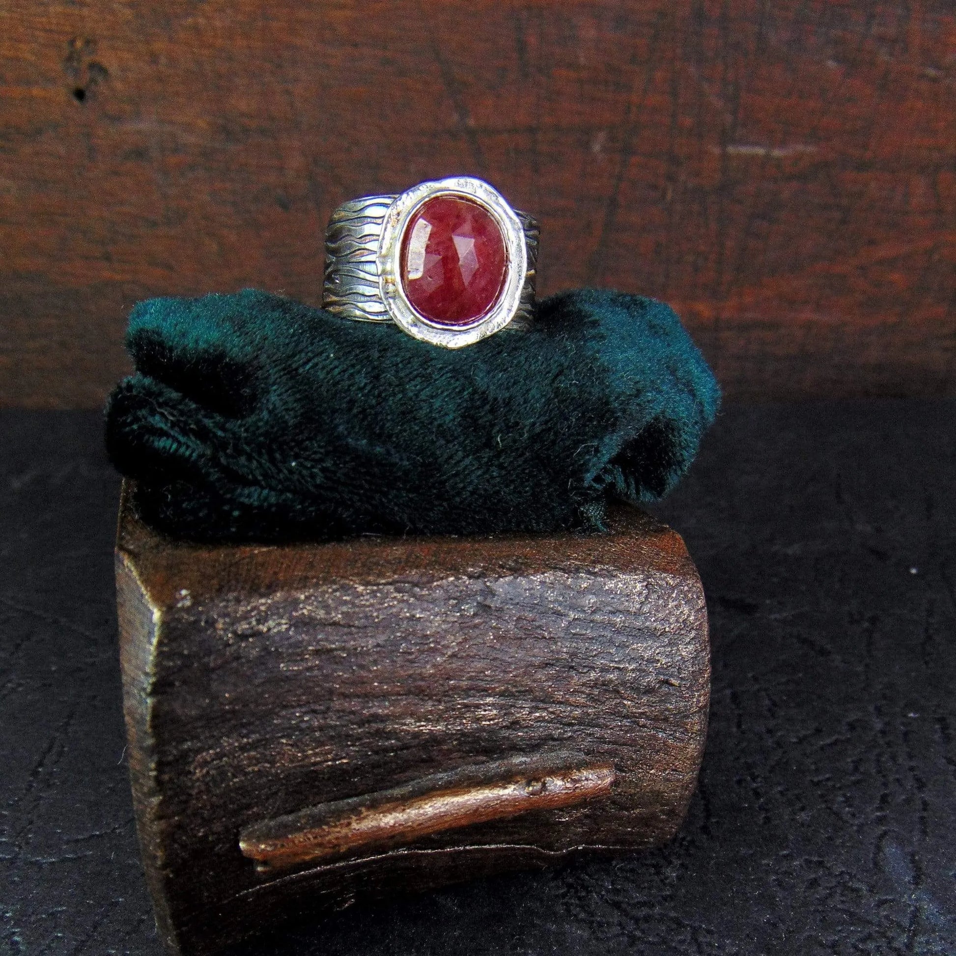 Pierścionek z fasetowanym rubinem - EPIR Art Jewellery&Gemstone