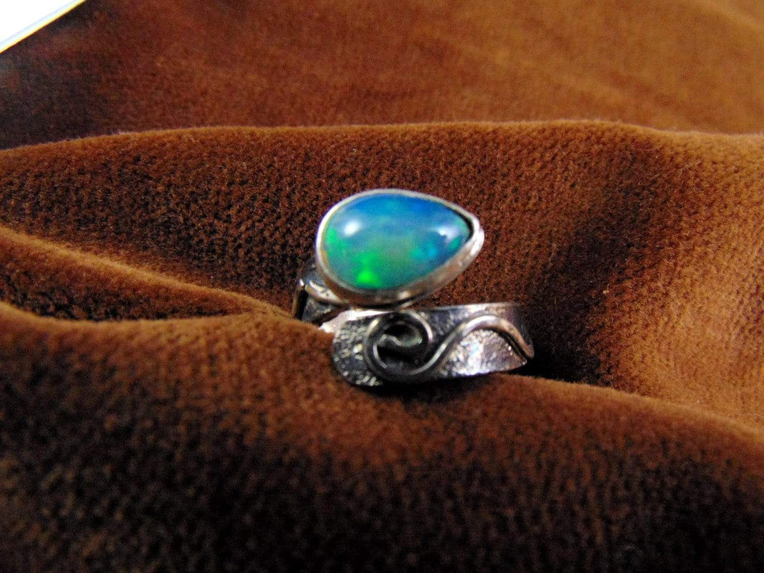 Silver Ring with Ethiopian Opal, Stacking Ring, Blue Ethiopian Opal, Solid Ethiopian Opal Ring, 925 Sterling Silver, Unique Ring,Art Jewelry EPIR Art Silver Jewellery pierścionek