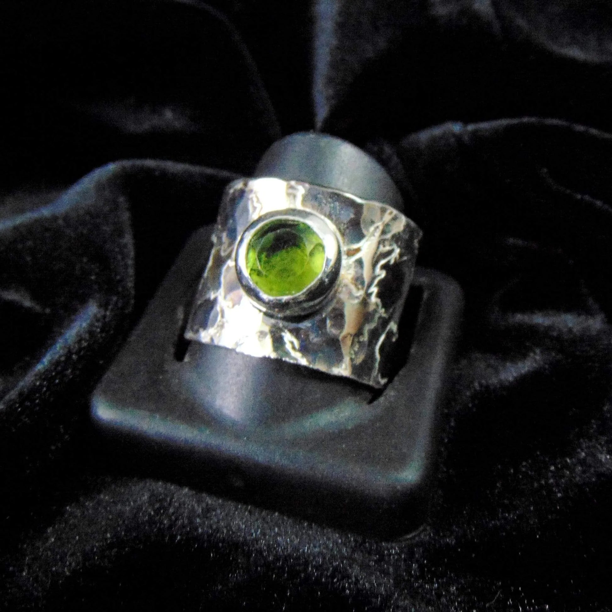 Szeroka Obrączka Srebrna z Fasetowanym Turmalinem - EPIR Art Jewellery&Gemstone
