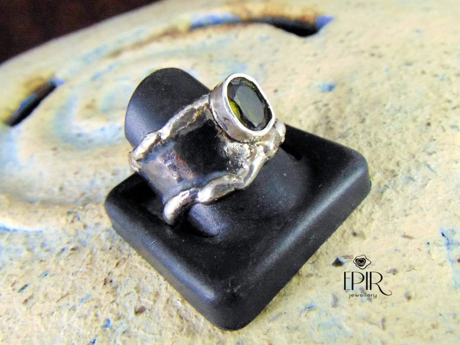 Szeroka Obrączka Srebrna z Turmalinem, Pierścień z Zielonym Kamieniem - EPIR Art Jewellery&Gemstone