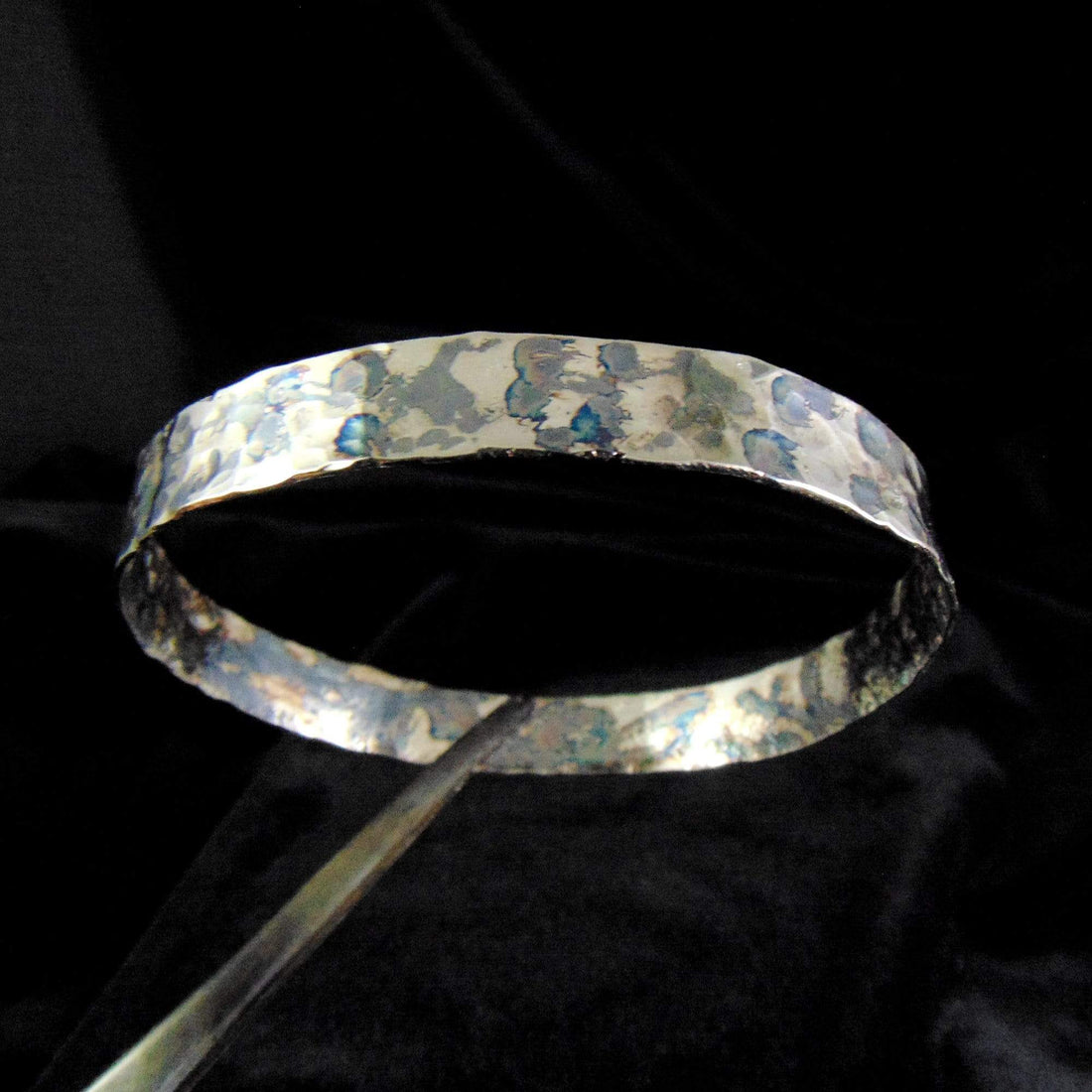 Sztywna, młotkowana bransoletka typu bangle EPIR Art Silver Jewellery bransoletka