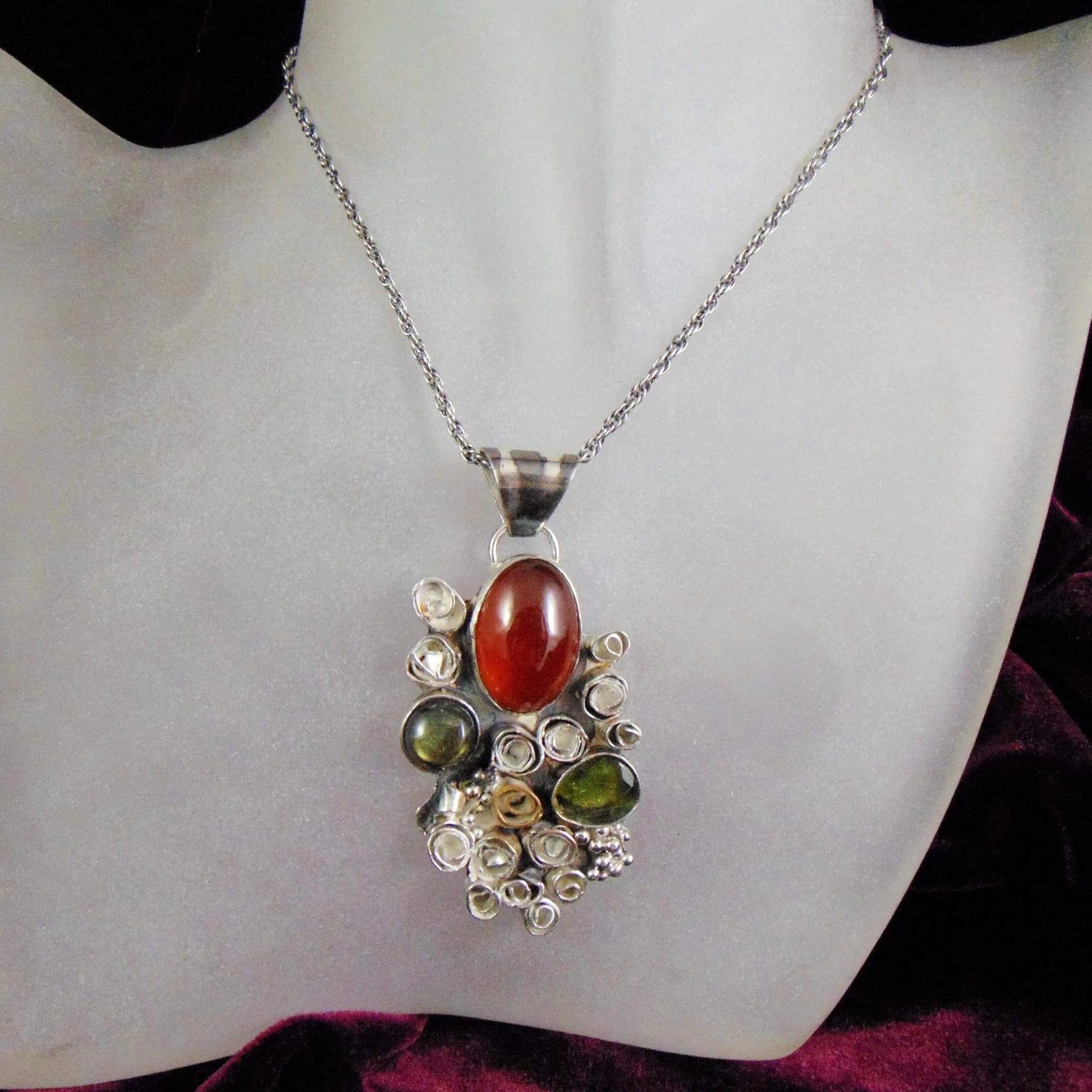 Wisior z granatem- Kwiaty Jesieni - EPIR Art Jewellery&Gemstone